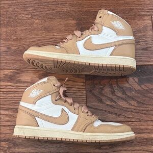 Nike Jordan Retro 1 High OG Praline Sneakers